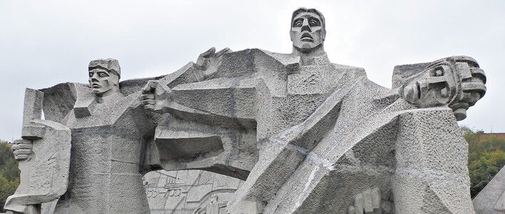 Вышла в свет книга Нины Сметаниной «Помним и чтим. Мемориалы города Кирова»